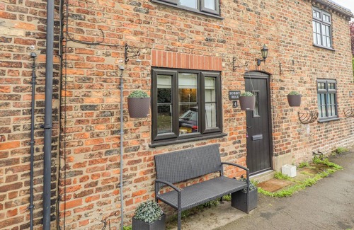 Ellerker Cottage | HOBBITS HOLE, pet friendly, character holiday cottage in South Cave