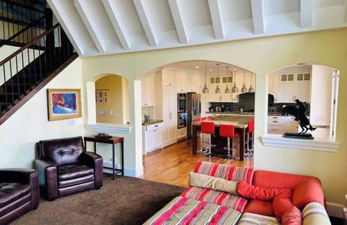 Layton House | Hobbs Creek Summary: