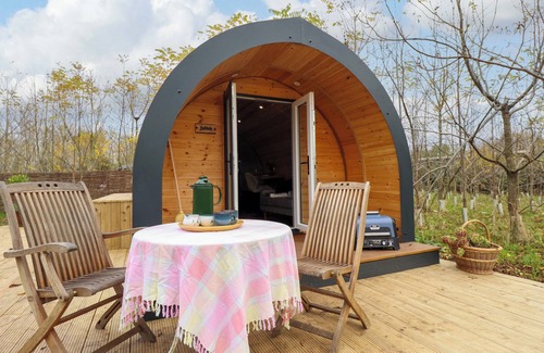 Keal Cotes Cottage | HOBHOLE, pet friendly, country holiday cottage in East Kirkby