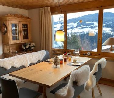 Tavanasa Apartment | Hoch über dem Rheintal