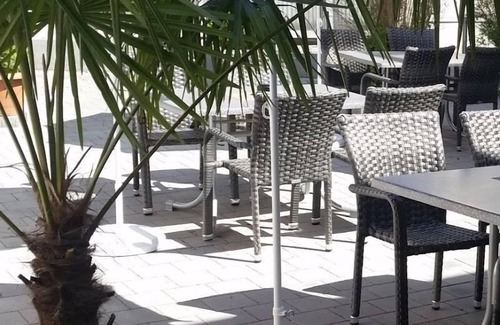 Grettstadt Apartment | Hochwertig und modern eingerichtete Ferienwohnung mit extragroßem King Size-Bett und kostenfreiem WLAN