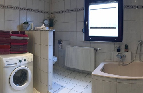 Burgbernheim Apartment | Hochwertige Ferienwohnung mit großem Balkon, kostenfreies WLAN, komplett ausgestattete Küche
