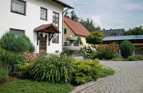 Nittenau Apartment | Hochwertige Fewo mit Sonnenterrasse & Garten direkt in der Natur (allergikergerecht)