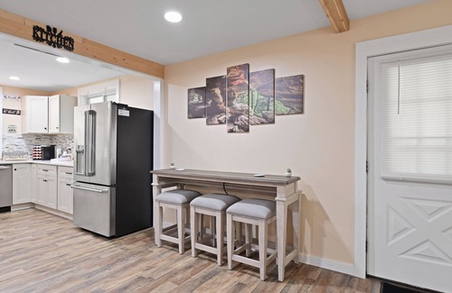 Lancaster House | Hocking Hills- Great Fall Rates-No Pet Fee