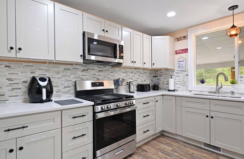 Lancaster House | Hocking Hills- Great Fall Rates-No Pet Fee