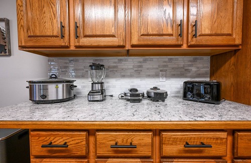 Rockbridge House | Hocking Hills Luxury-Mins to the caves & trails. HotTub. FirePit. Gameroom WiFi