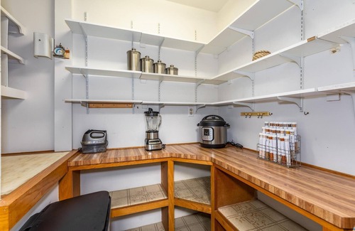 Oakhurst House | Hodges Hill Hideout w/pool, spa, BBQ - Dog Friendly!