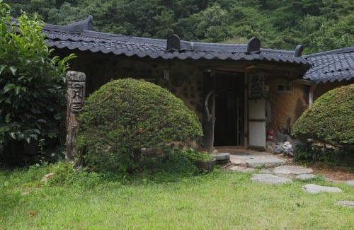 Hoengseong House | Hoengseong Daraegol Sanbang Pension