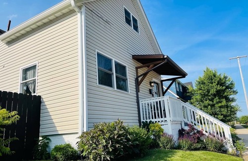 Michigan City House | Hogwarts House on Homer near dwntwn, beach, outlet mall. Experience the magic!