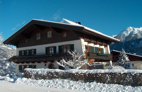 Schonbach Apartment | Holiday apartment with terrace not far from the lift