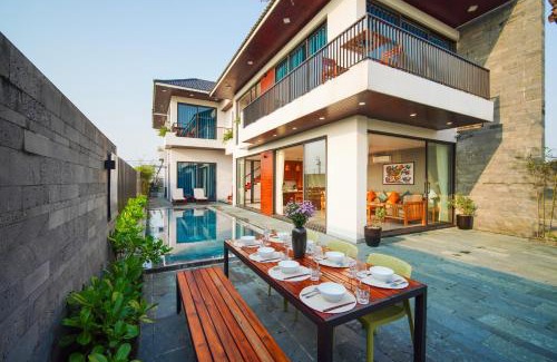 Cua Đai Villa | Hola Villa 2 by Ovui