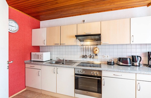 Neustadt-Geinsheim Apartment | Holiday Apartment 'Gästehaus Gross' with Private Terrace, Private Garden and Wi-Fi