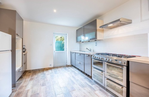 Saint-Martin-des-Fontaines House | Holiday Home 'Gite Les Garnes 4 Personnes' with Private Terrace, Private Garden and Wi-Fi