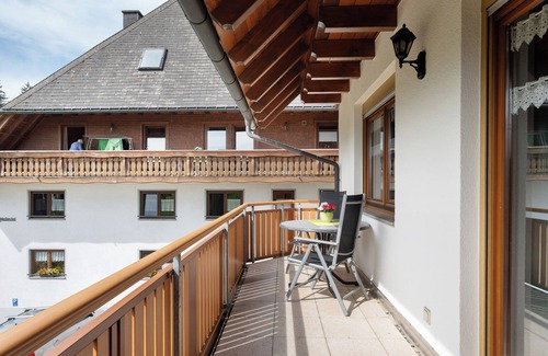 Schollach Apartment | Holiday Apartment 'West' with Shared Terrace, Shared Garden and Balcony