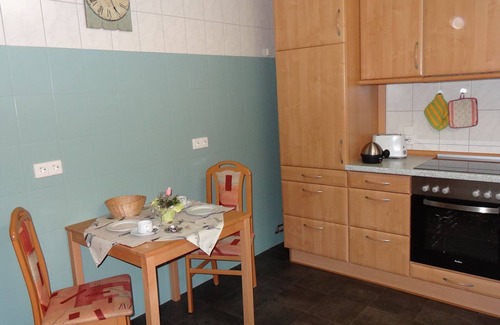 Elkeringhausen Apartment | Holiday house (100m2) with fireplace, large terrace, mountain and lake views