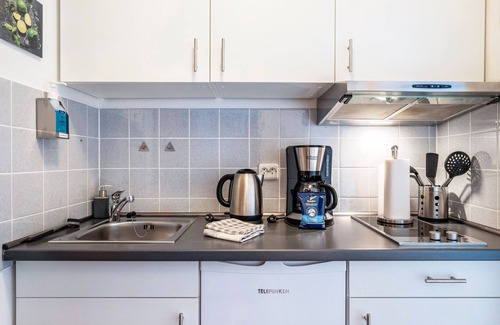 Schoenwald Apartment | Holiday Apartment 'Schwarzwaldblick D App 10 with Pool' with Mountain View, Wi-Fi