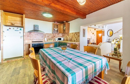 Lakones House | Holiday Accommodation 'Captain Spiros House' with Mountain View & Wi-Fi