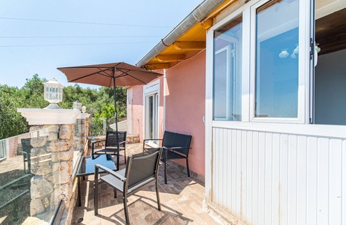 Lakones House | Holiday Accommodation 'Captain Spiros House' with Mountain View & Wi-Fi