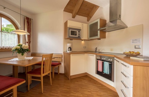 Caines Apartment | Holiday Apartment "Tischlerhof - Typ A" with Wi-Fi, Terrace and Mountain View