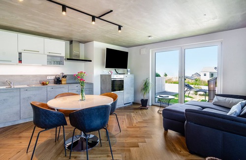Ludwigshafen Apartment | Holiday Apartment "Casa Ka Sol" with Lake View, Private Terrace and Wi-Fi