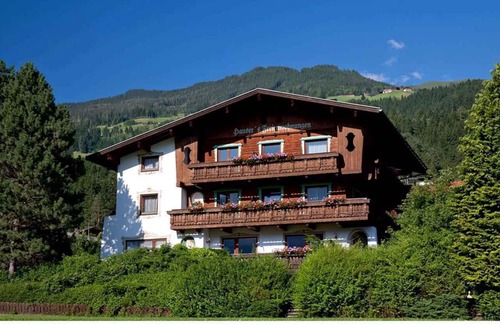 Hart im Zillertal Apartment | Holiday apartment with balcony and wifi