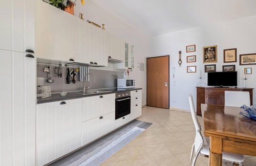 Toscolano Maderno Apartment | Holiday Apartment "Loretta in Villa Fiore" with Lake View, Shared Pool and Garden