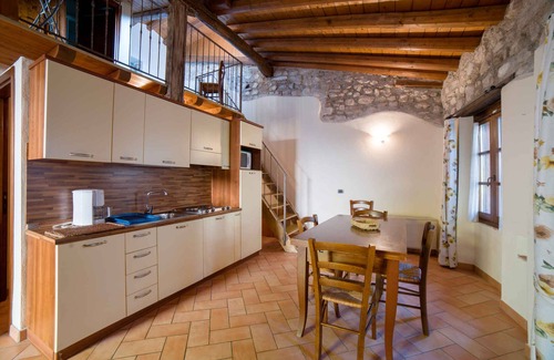 Toscolano Maderno Apartment | Holiday apartment with air conditioning, WiFi and pool