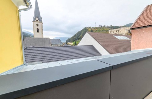 Gmuend in Kaernten Apartment | Holiday Apartment "Gasthof Alte Post - Top 7 Admiral" with Mountain View & Wi-Fi