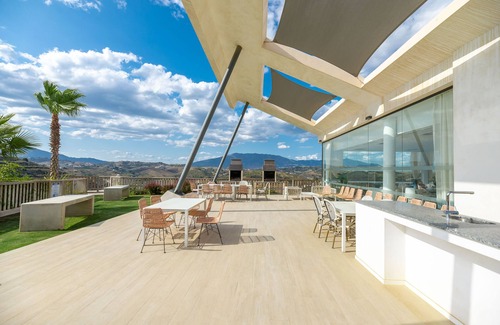 Mijas Apartment | Holiday Apartment "Luxury Penthouse with Private Pool" with Sea View, Shared Terraces & Wi-Fi