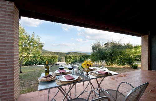 Cantalupo Apartment | Holiday apartment with swimming pool and small farm
