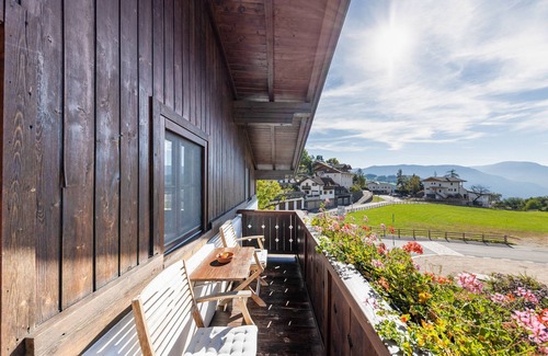 Fie allo Sciliar Apartment | Holiday Apartment "Florerhof Flieder" with Mountain View, Sauna, Wi-Fi & Garden