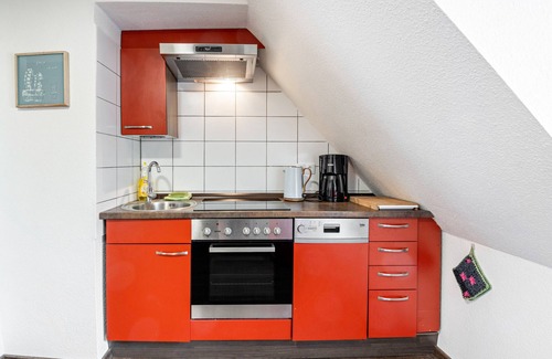 Naumburg Apartment | Holiday Apartment "Sonnenschein" with Shared Terrace & Shared Garden
