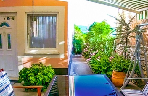 Kastel Sucurac Apartment | Holiday apartment Kaštel Sućurac for 1 - 6 persons with 2 bedrooms - Holiday apartment in one or mul