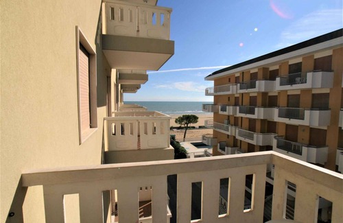 Jesolo Apartment | Holiday apartment with balcony, only 20m from the sea