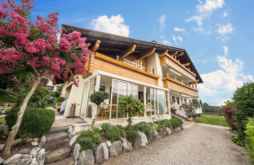 Tesimo Apartment | Holiday Apartment "Residence Kronstein - 4" with Balcony, Shared Garden and Mountain View