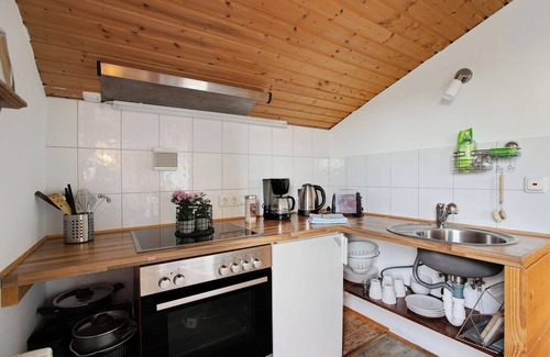 Norddeich Apartment | Holiday Apartment '1-Room Ferienwohnung Koje 1' with Shared Garden and Wi-Fi