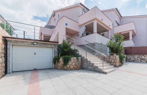 Klimno Apartment | Holiday apartment 250 m from the beach