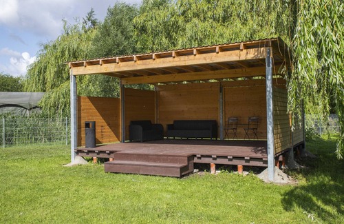 Neukalen Apartment | Holiday Apartment '4 - 6 People' with Shared Terrace and Wi-Fi