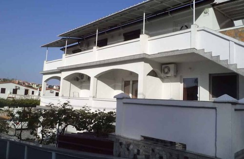 Lopar Apartment | Holiday apartment 50 m from the Adriatic Sea with a large terrace