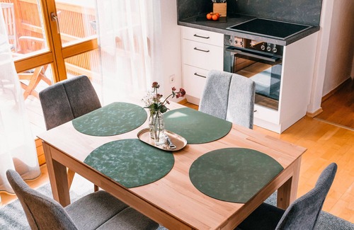 Heideck Apartment | Holiday Apartment 'Alte Schneiderei' with Balcony and Wi-Fi