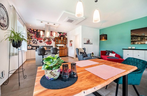 Boesel Apartment | Holiday Apartment 'Am Kronsberg' with Shared Garden, Wi-Fi and Air Conditioning