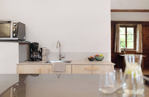 Pfalzen Apartment | Holiday Apartment 'Ansitz Baumannhof Erker Suite' with Mountain View, Shared Garden and Wi-Fi