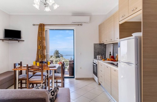 Tsoukaladhes Apartment | Holiday Apartment 'Apartment 2' with Sea View, Shared Pool & Wi-Fi