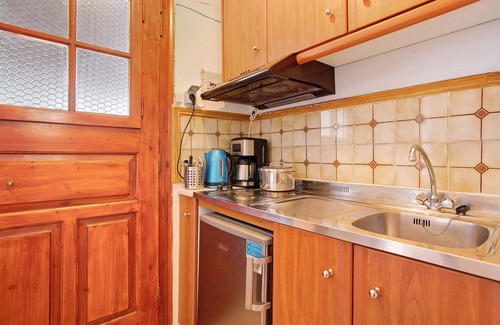 Vasilikos Apartment | Holiday Apartment "Areti Orfeas Apartment 7" near Beach with Balcony & Wi-Fi
