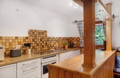 Bad Toelz Apartment | Holiday Apartment 'Auszeit Brunner' with Private Terrace, Shared Garden and Wi-Fi