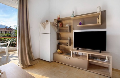 Alikanas Apartment | Holiday Apartment Bekiri with Shared Garden, Balcony & Wi-Fi