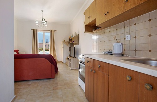 Alikanas Apartment | Holiday Apartment Bekiri with Shared Garden, Balcony & Wi-Fi