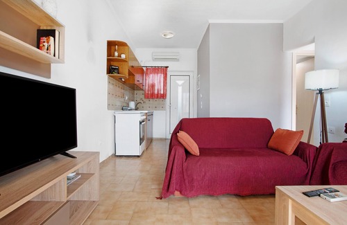 Alikanas Apartment | Holiday Apartment Bekiri with Shared Garden, Balcony & Wi-Fi