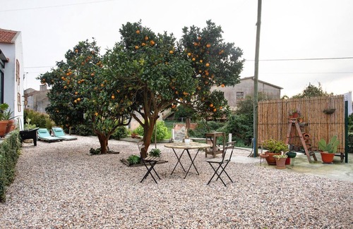 Obidos House | Holiday Apartment 'Bike Friendly' with Sea View, Shared Garden & Wi-Fi