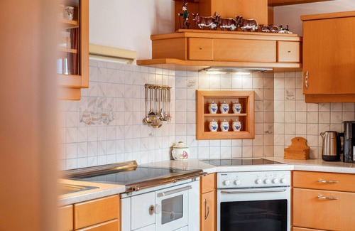 Goldegg Apartment | Holiday Apartment 'Biobergbauernhof Bergzeit' with Mountain View, Private Terrace and Wi-Fi